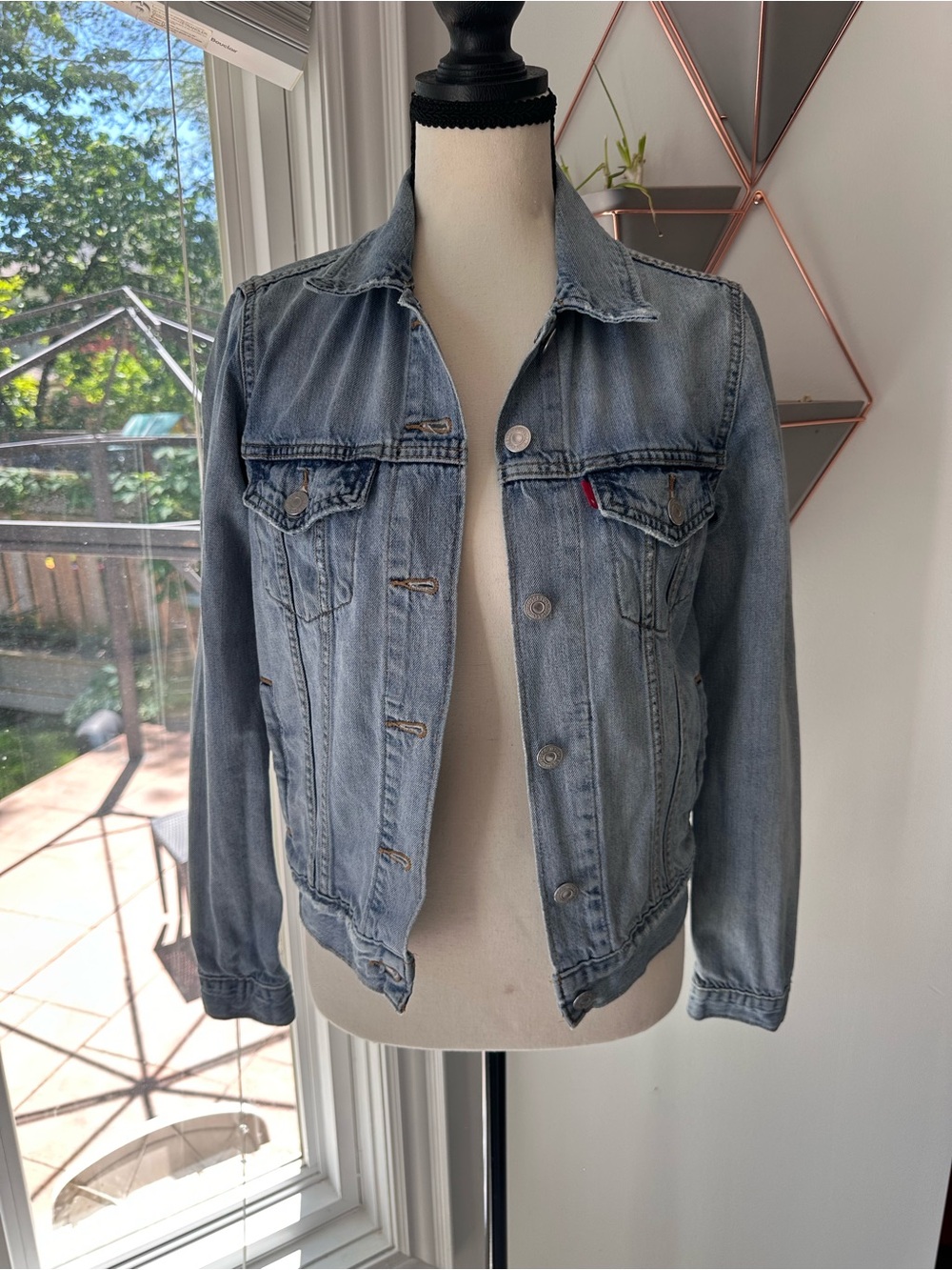 RARE LEVI’S Blank Red Tab Women’s Light Blue Denim Jean Trucker Jacket Size XS